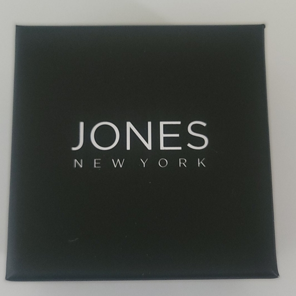 EARRINGS🤍🖤 - Picture 2 of 2